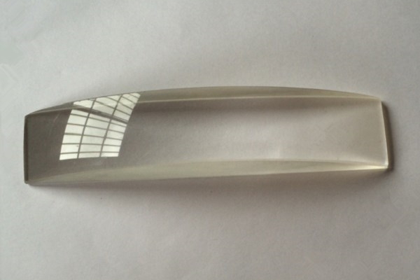 定製紫外到近紅外200-2100nm紫外熔石英彎月透鏡